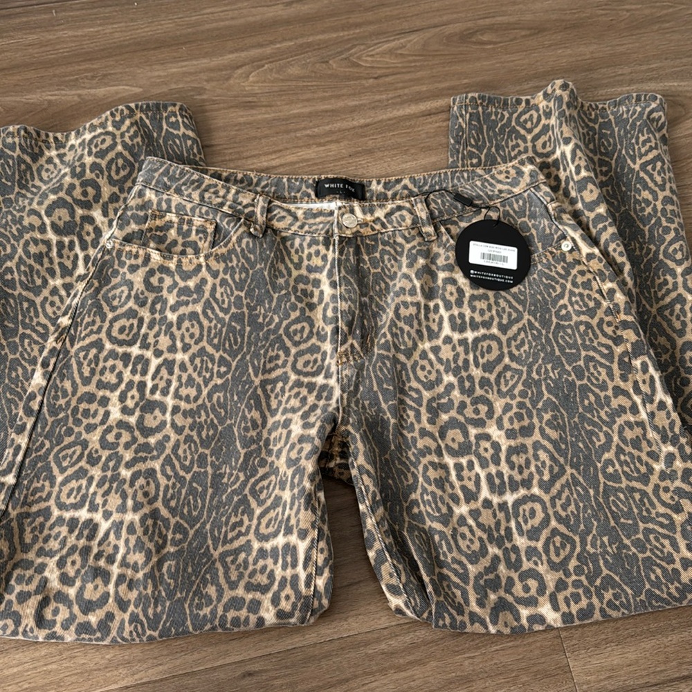 White Fox Stella Low Rise Wide Leg Jeans in Leopard - Picture 3 of 7